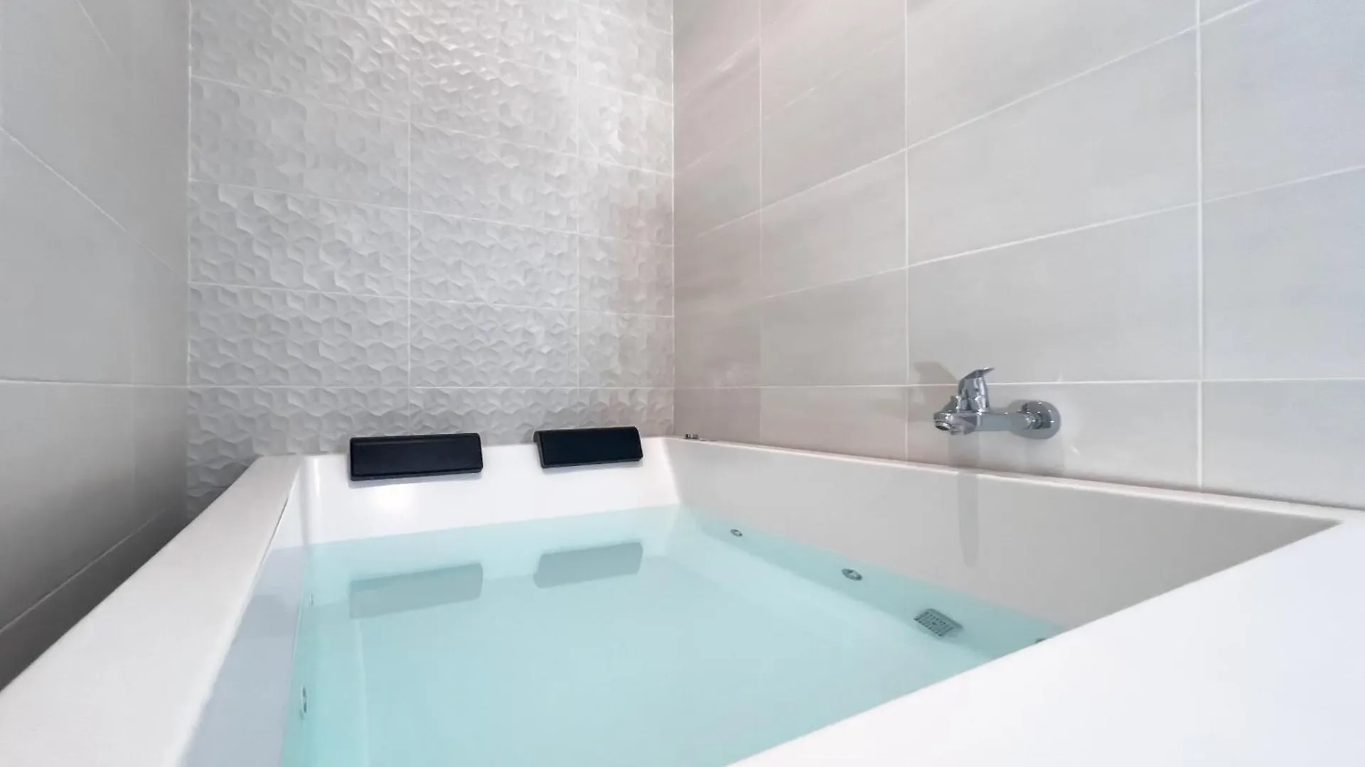 Estudio Con Jacuzzi Privado En El Barrio De Triana إشبيلية 0*,
