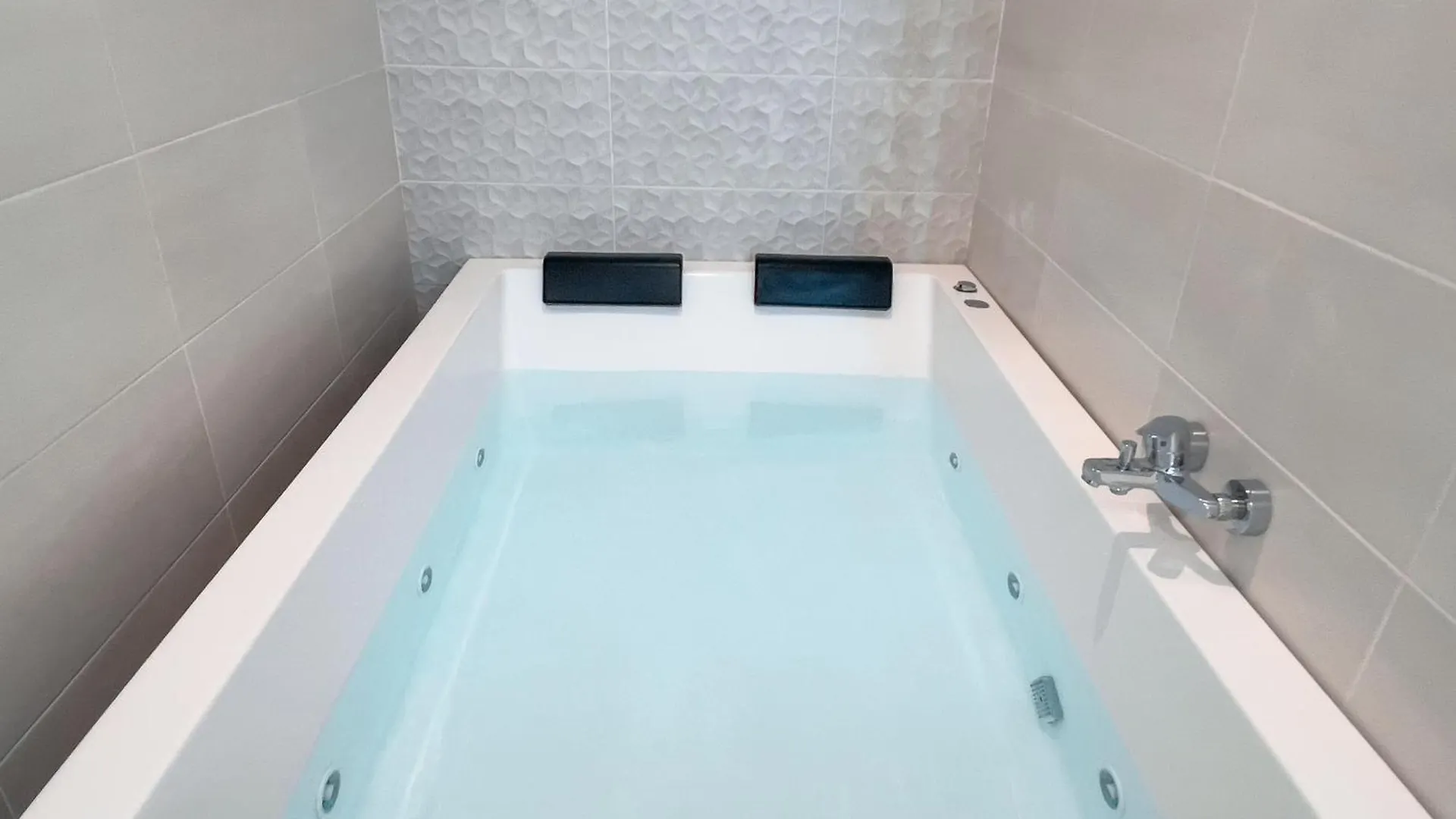 Estudio Con Jacuzzi Privado En El Barrio De Triana إشبيلية شقة